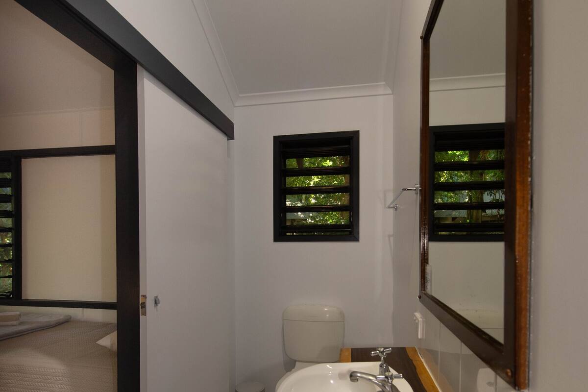 cabin (rainforest - escape) | bathroom | towels