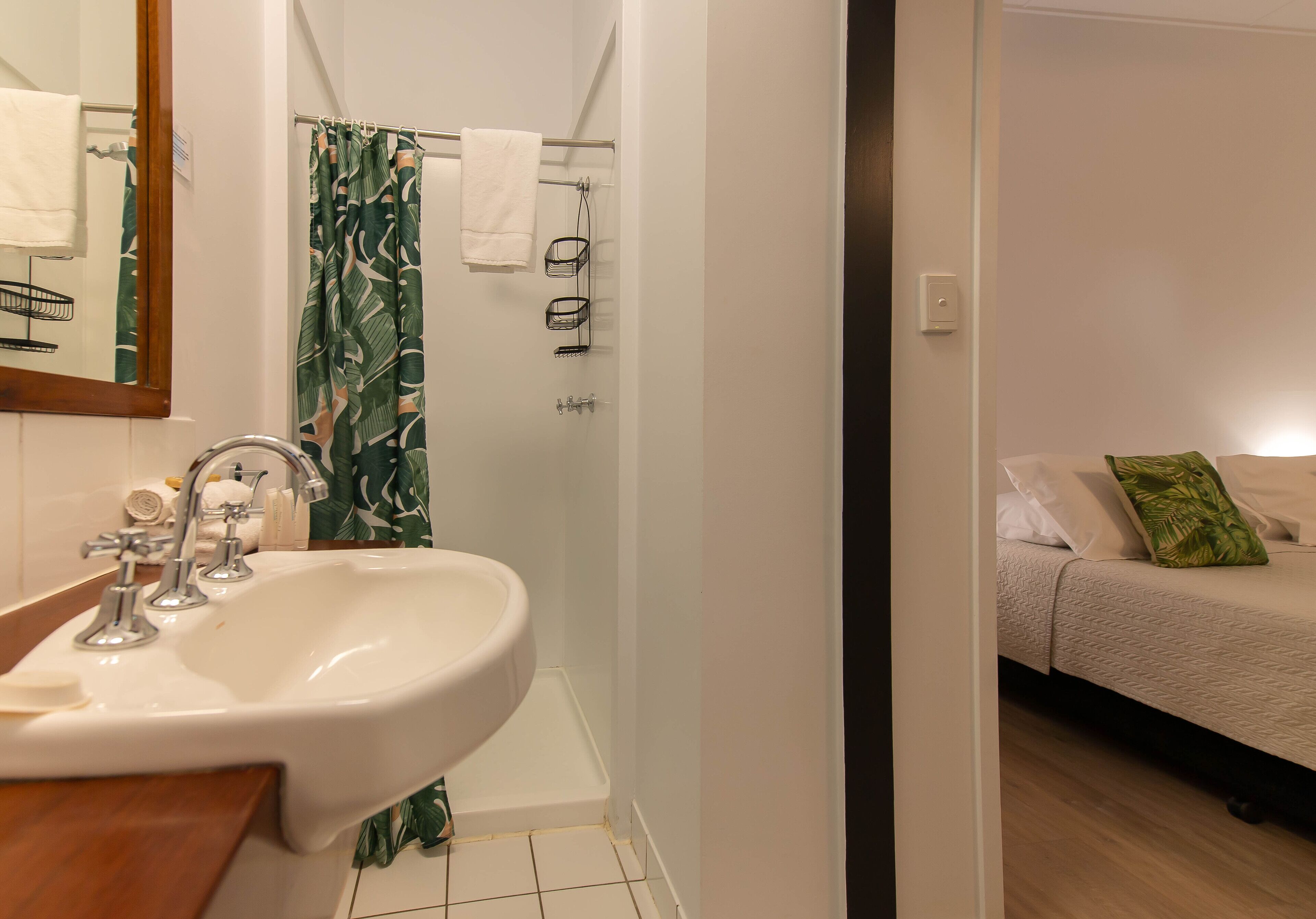 ribbon cabin | bathroom | towels