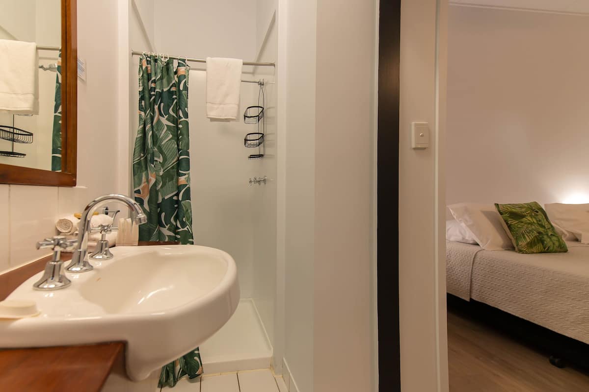 ribbon cabin | bathroom | towels