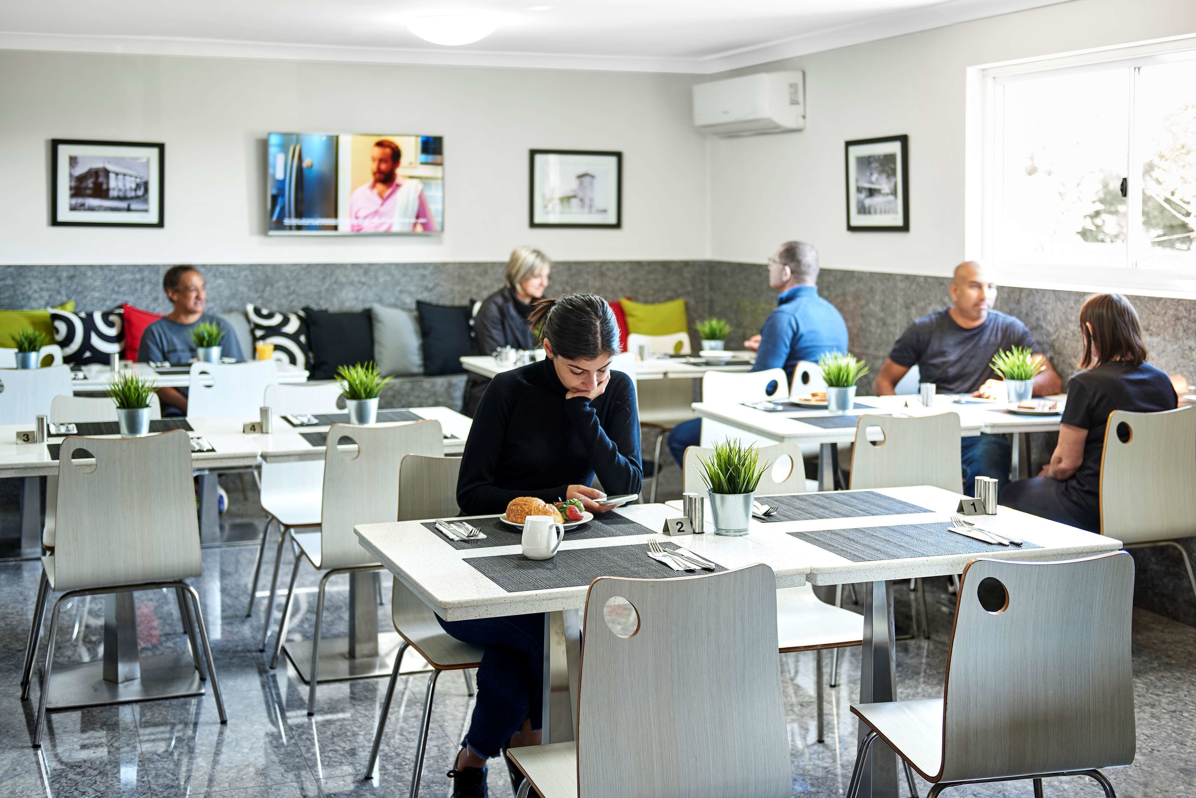 daily cooked-to-order breakfast for a fee