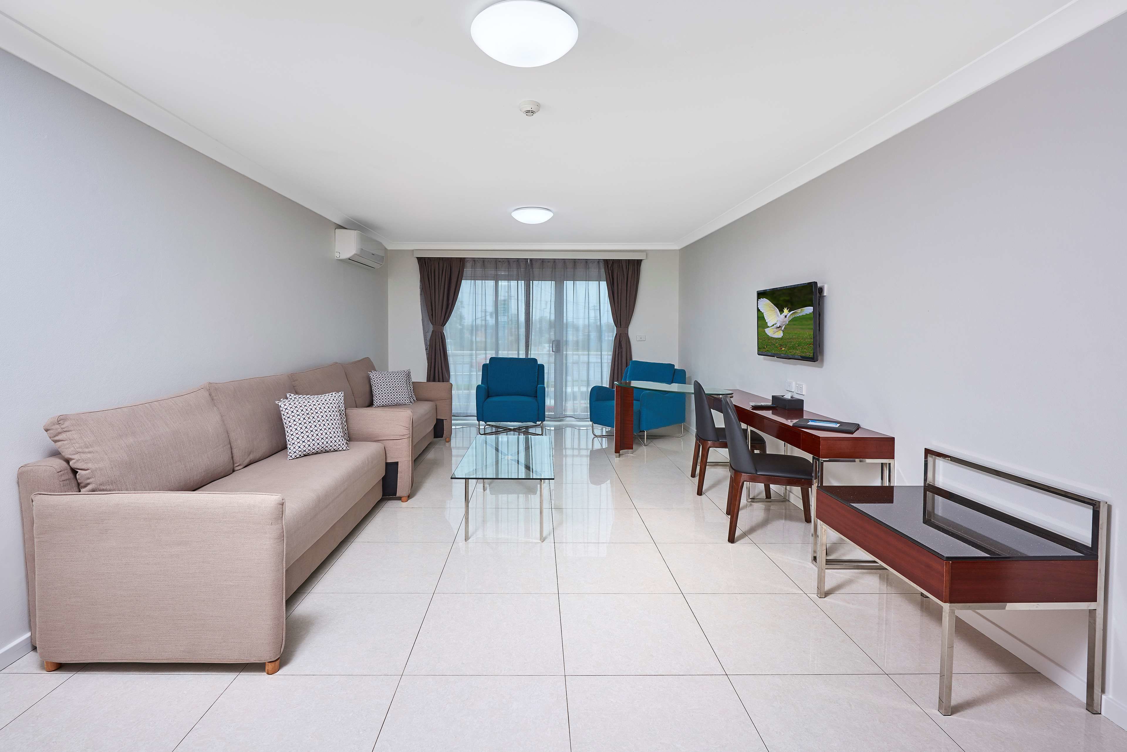 executive apartment, multiple beds, non smoking, balcony (separate living room) | living area | 39-inch tv with digital channels