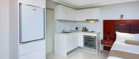 Quarto luxo, várias camas, para não fumantes, sacada | Cozinha privada | Chaleira elétrica