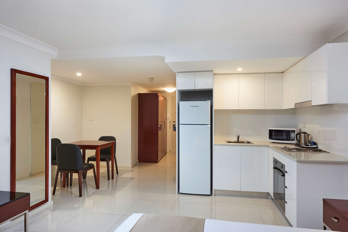 executive room, multiple beds, non smoking, kitchen | private kitchen | electric kettle