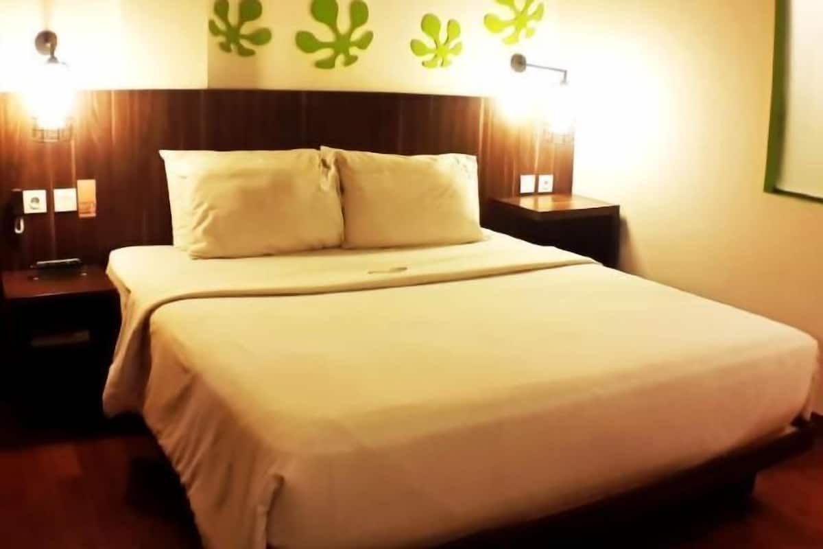 In-room safe, soundproofing, free WiFi