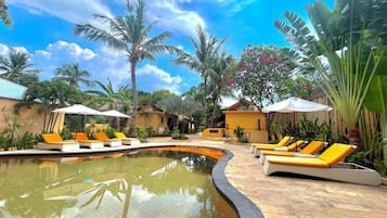 Bar en la piscina