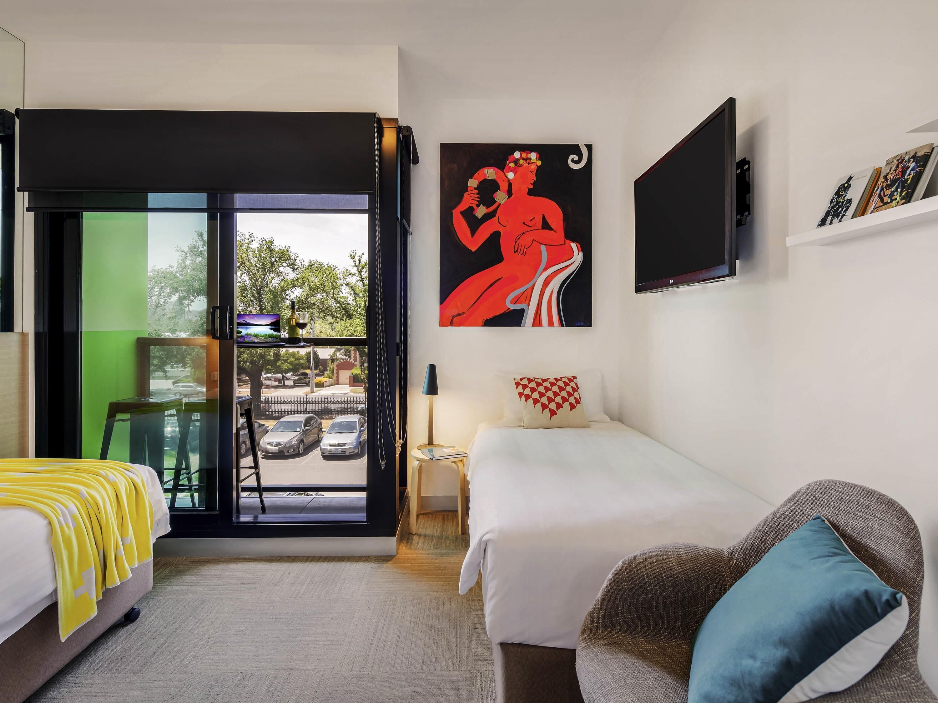 Minibar, in-room safe, individually decorated, individually furnished