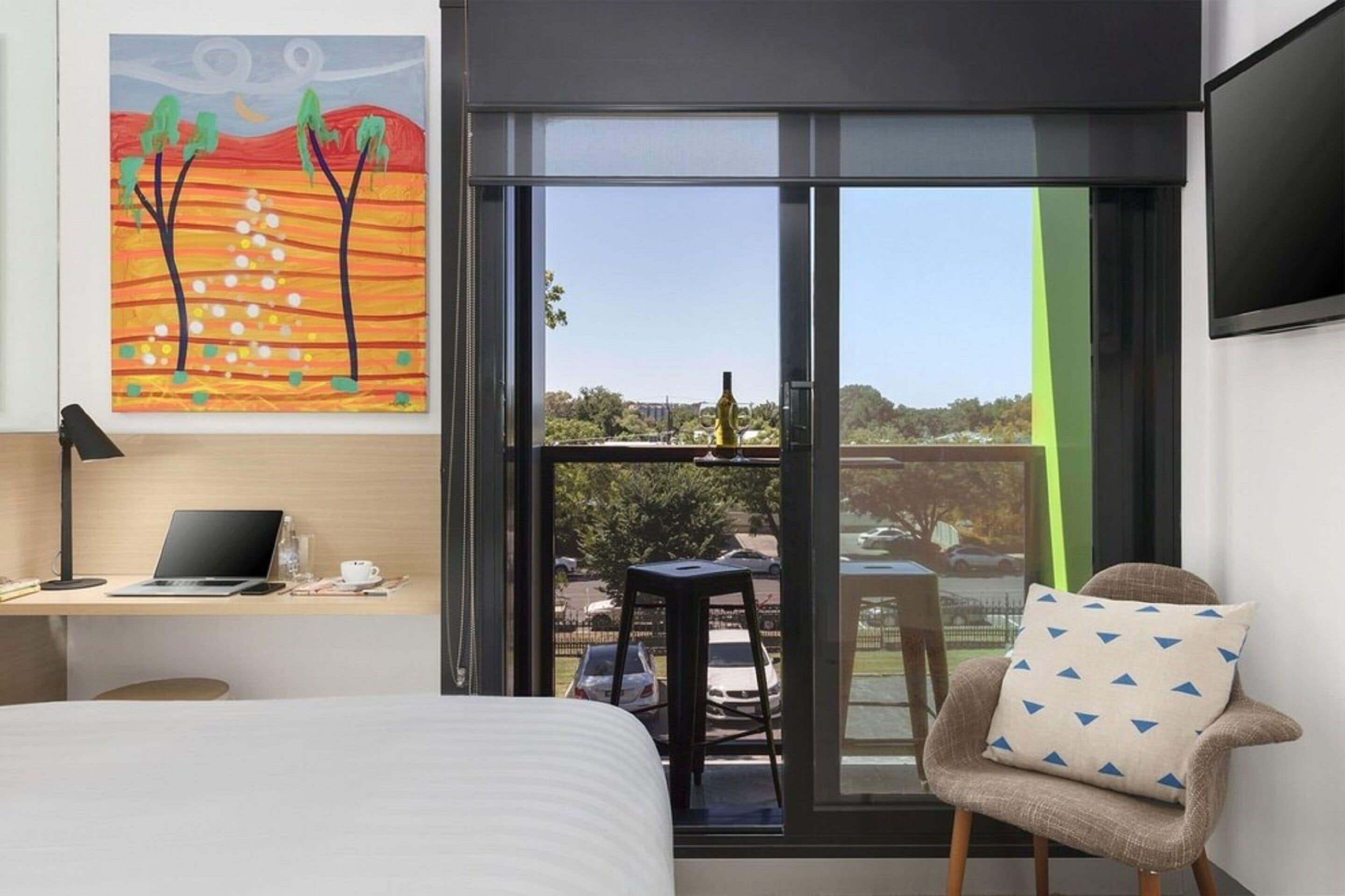 workspace queen | balcony