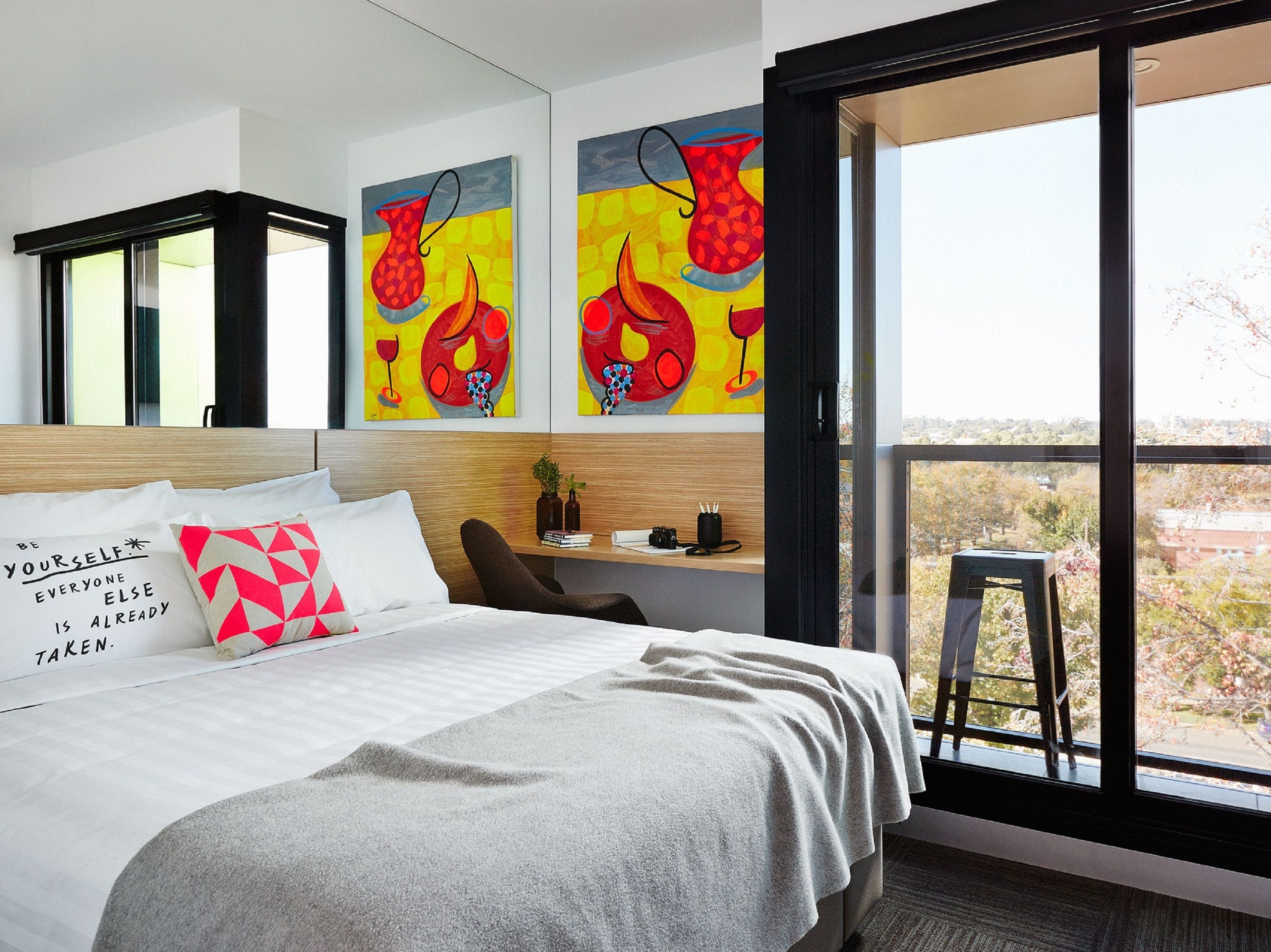 workspace view queen | minibar, in-room safe, individually decorated, individually furnished