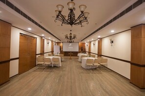 Business center - The Athena Hotel (New Delhi)