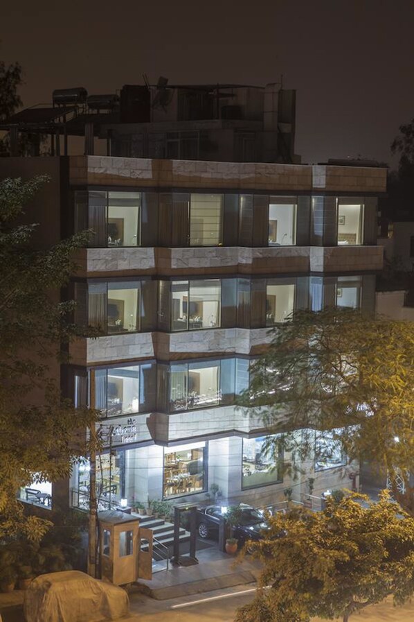 Exterior - The Athena Hotel (New Delhi)