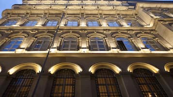 Fachada del alojamiento - Noche