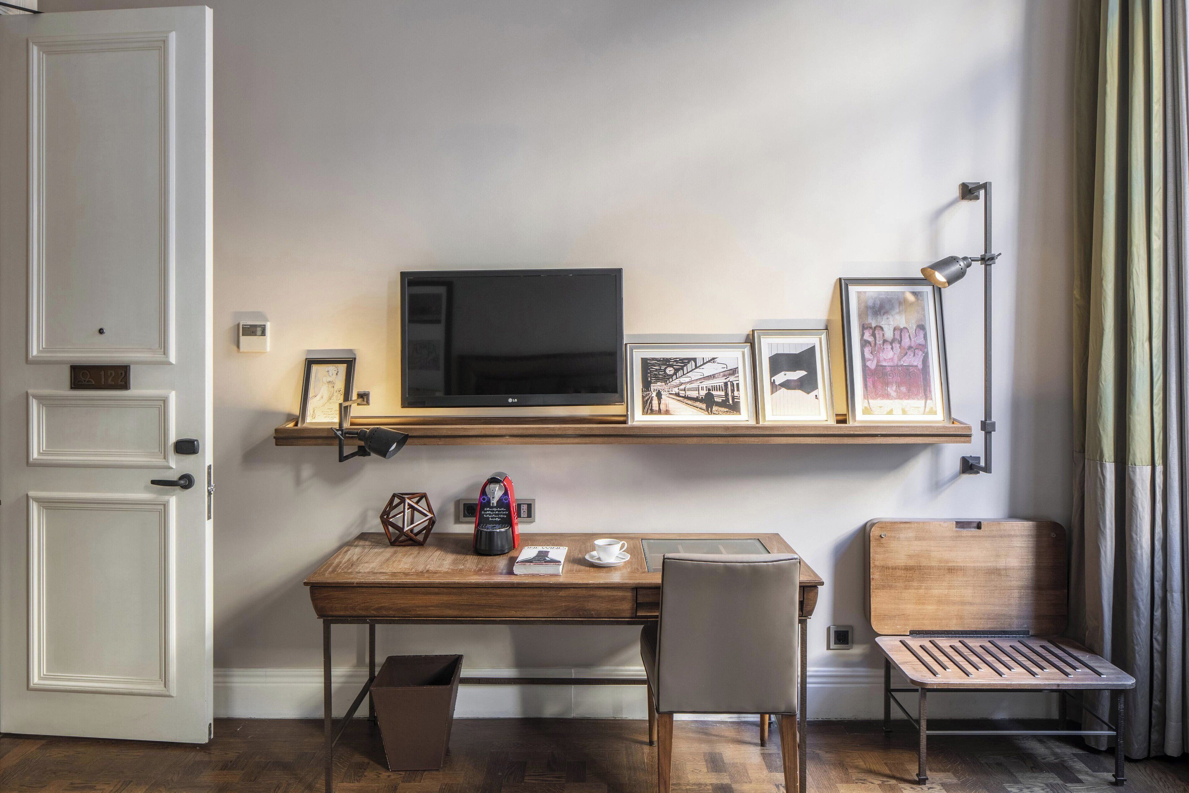 deluxe twin room, 2 single beds, city view | 1 bedroom, minibar, in-room safe, desk