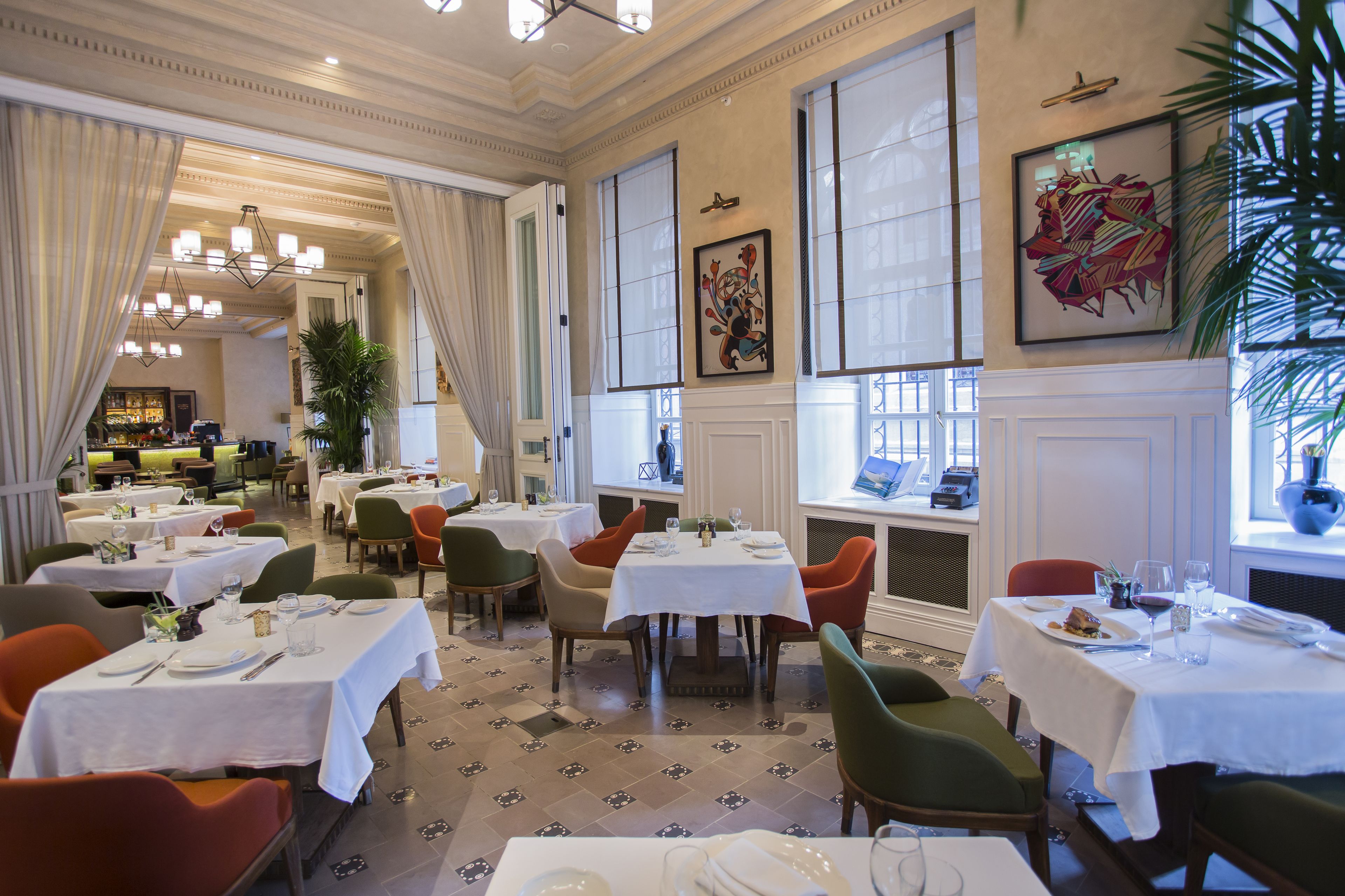 Bữa sáng buffet hàng ngày (20 EUR/mỗi người) 