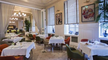 Se ofrece un desayuno bufé (20 EUR por persona)