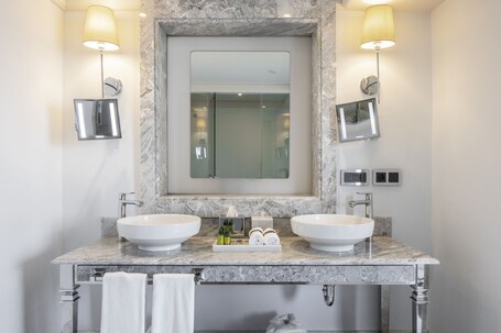 The Bank Hotel Istanbul, a Member of Design Hotels Special Class - Image 117