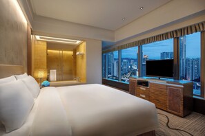 Cubrecamas, minibar, caja de seguridad en la habitación y escritorio 