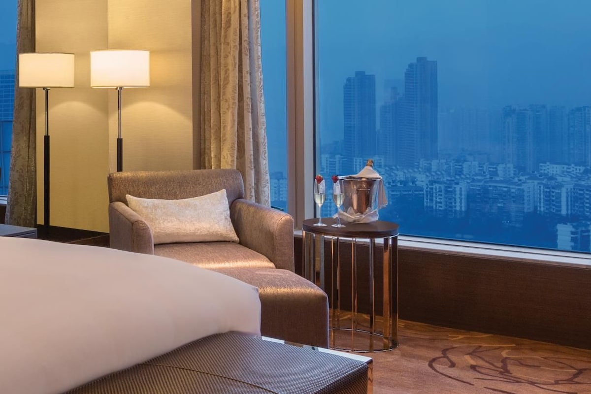 Down duvets, minibar, in-room safe, desk