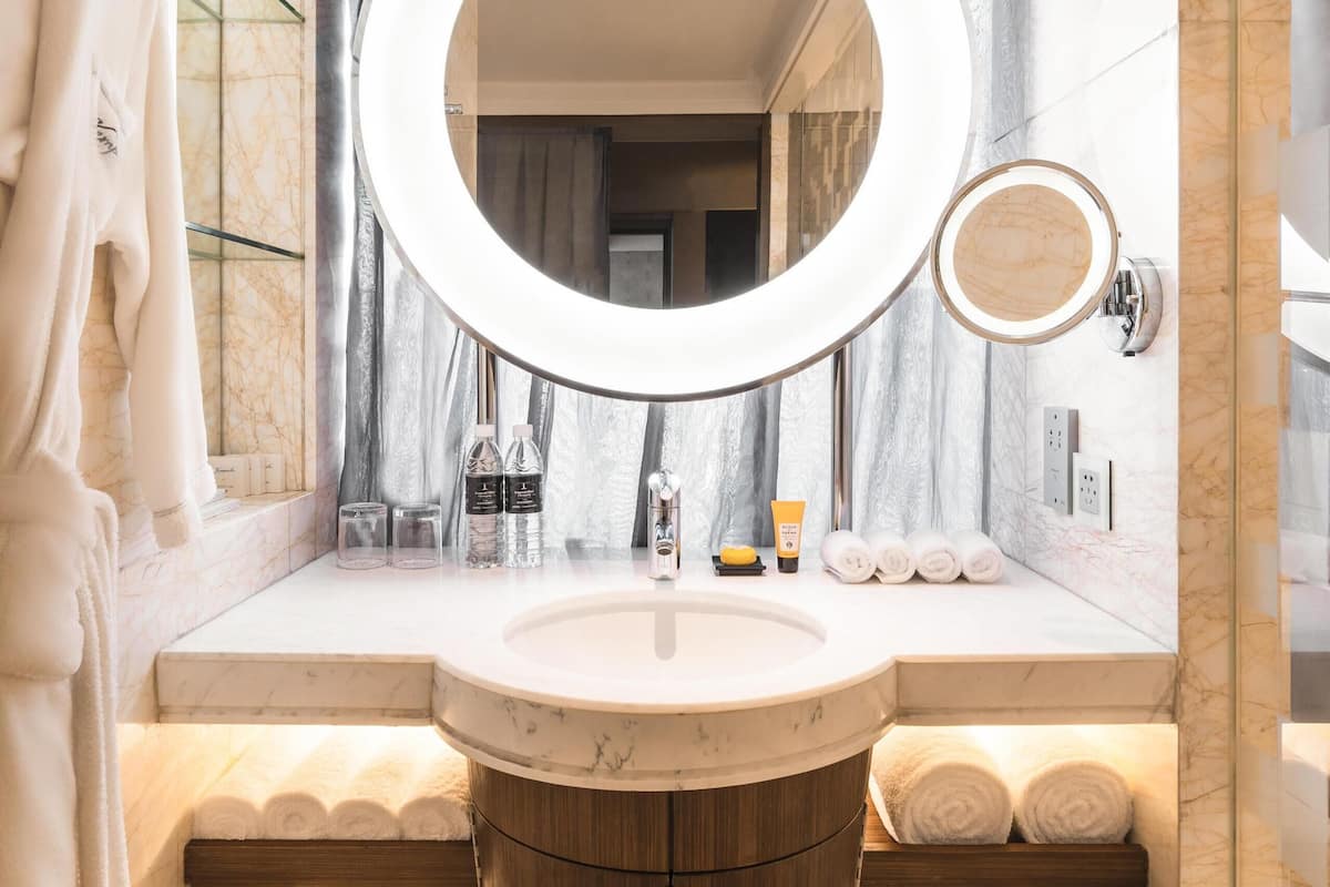 down duvets, minibar, in-room safe, desk