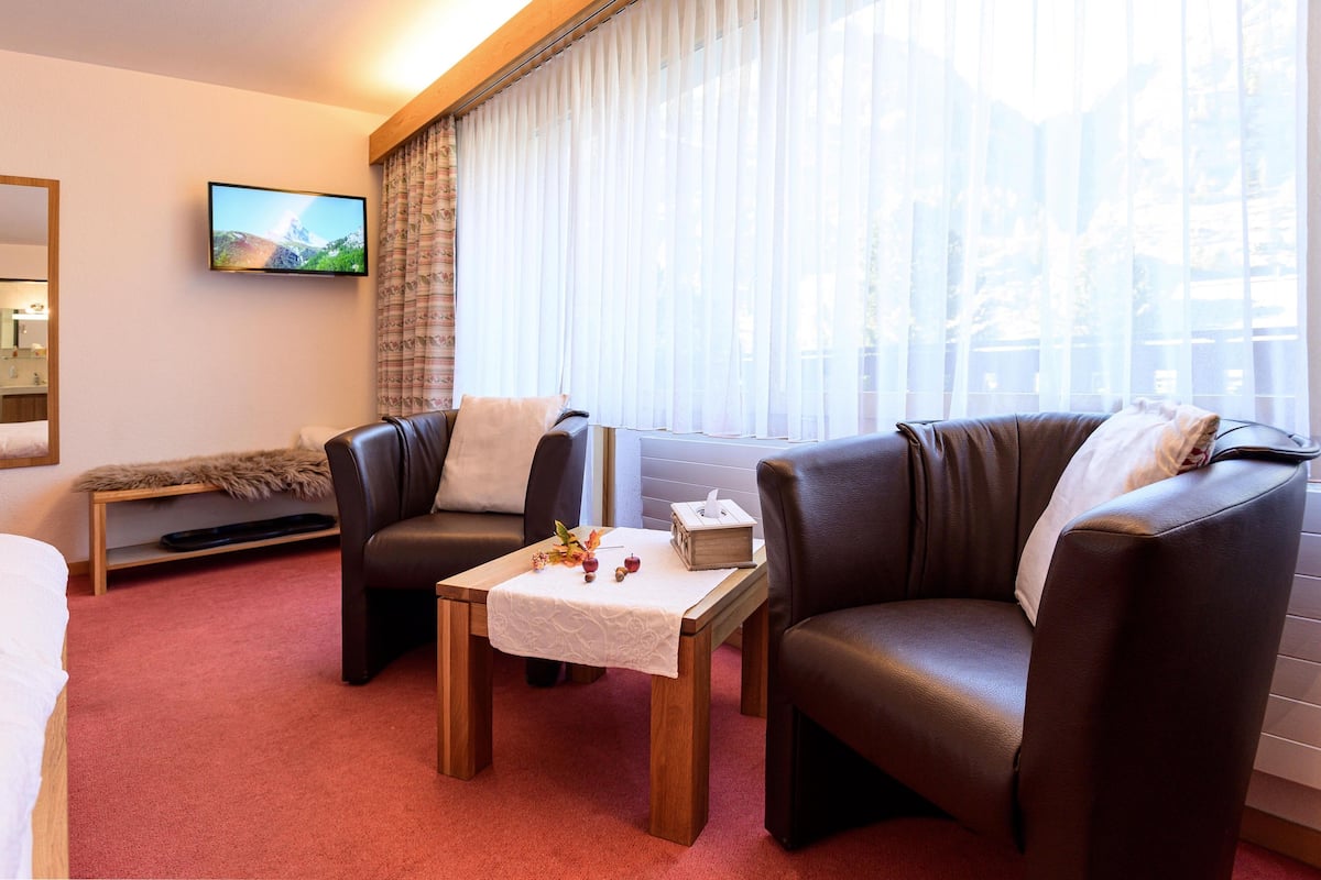 Boutique Studio West mit Dorfblick