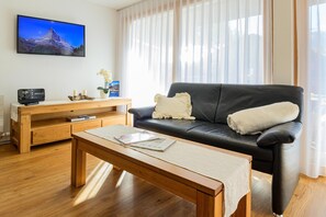 Deluxe Apartment with Matterhorn view | Living room | Flat-screen TV - Jolimont Apartments (Zermatt)