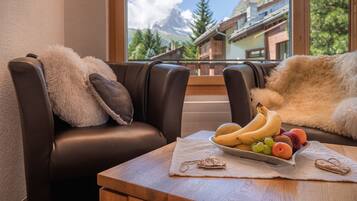 Boutique Studio South wit Matterhorn view