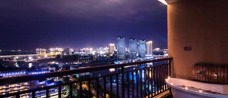 Deluxe Room, Sea View | Balcony