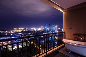 Deluxe Room, Sea View | Balcony