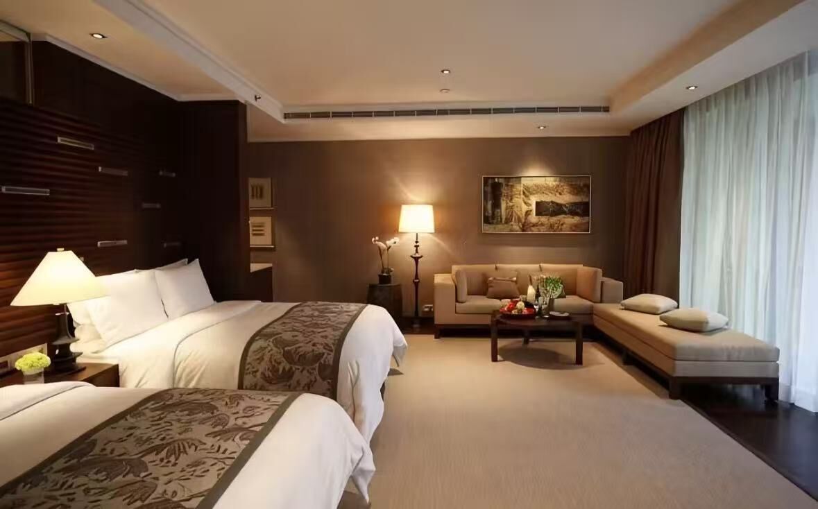 Ropa de cama de alta calidad y minibar 