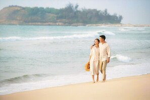 En la playa, camas de playa gratis, sillas reclinables de playa