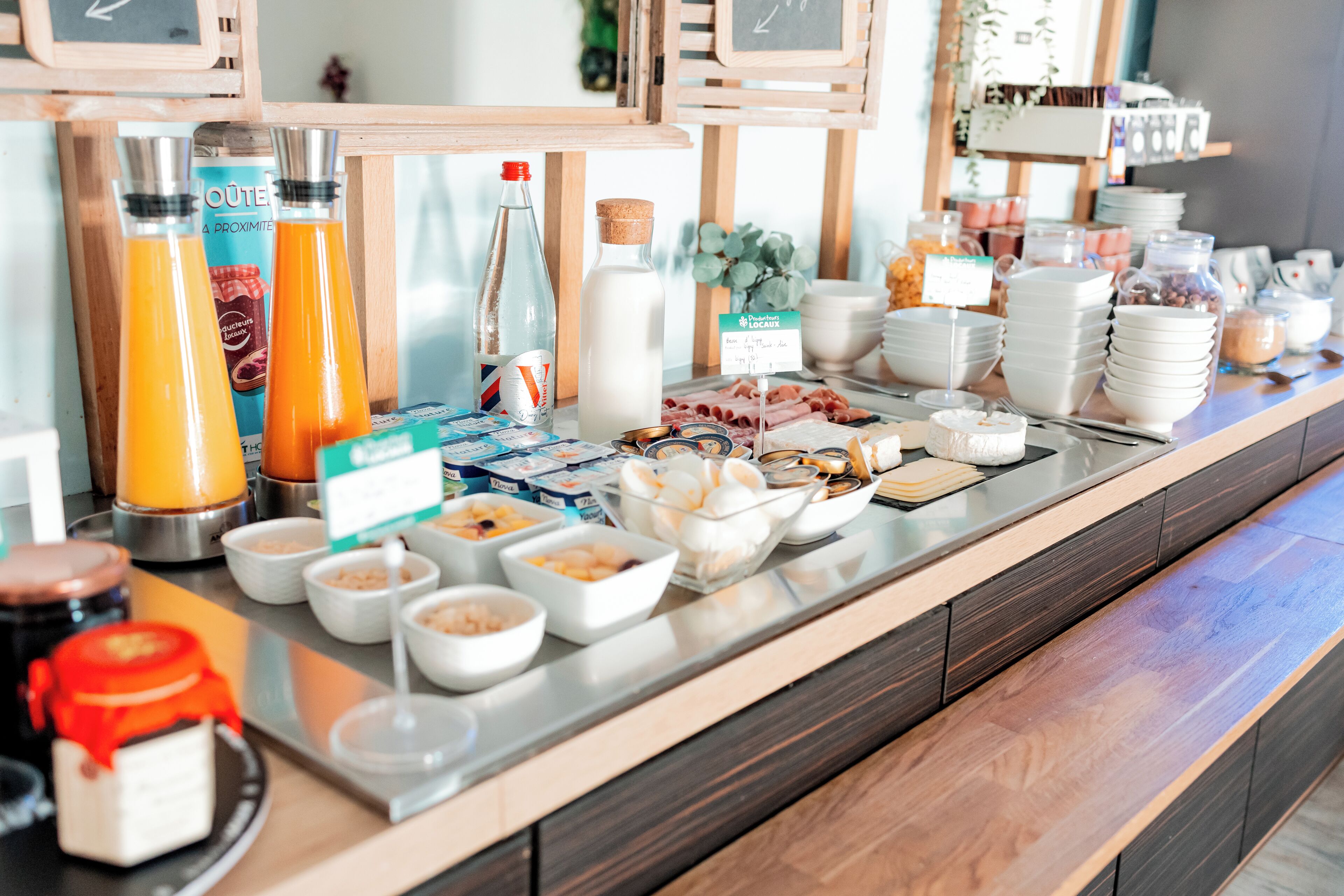 daily continental breakfast (eur 14 per person)