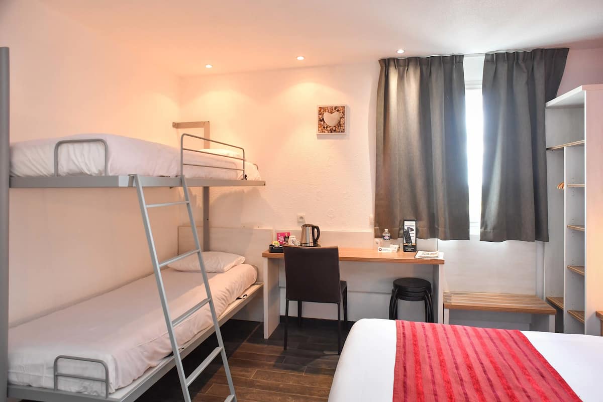 Comfort Quadruple Room | Desk, blackout drapes, soundproofing, iron/ironing board (on request)