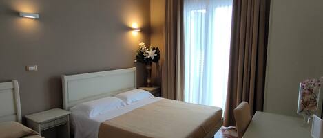 Doppia Standard, vista mare | Minibar, una cassaforte in camera, con stile personalizzato