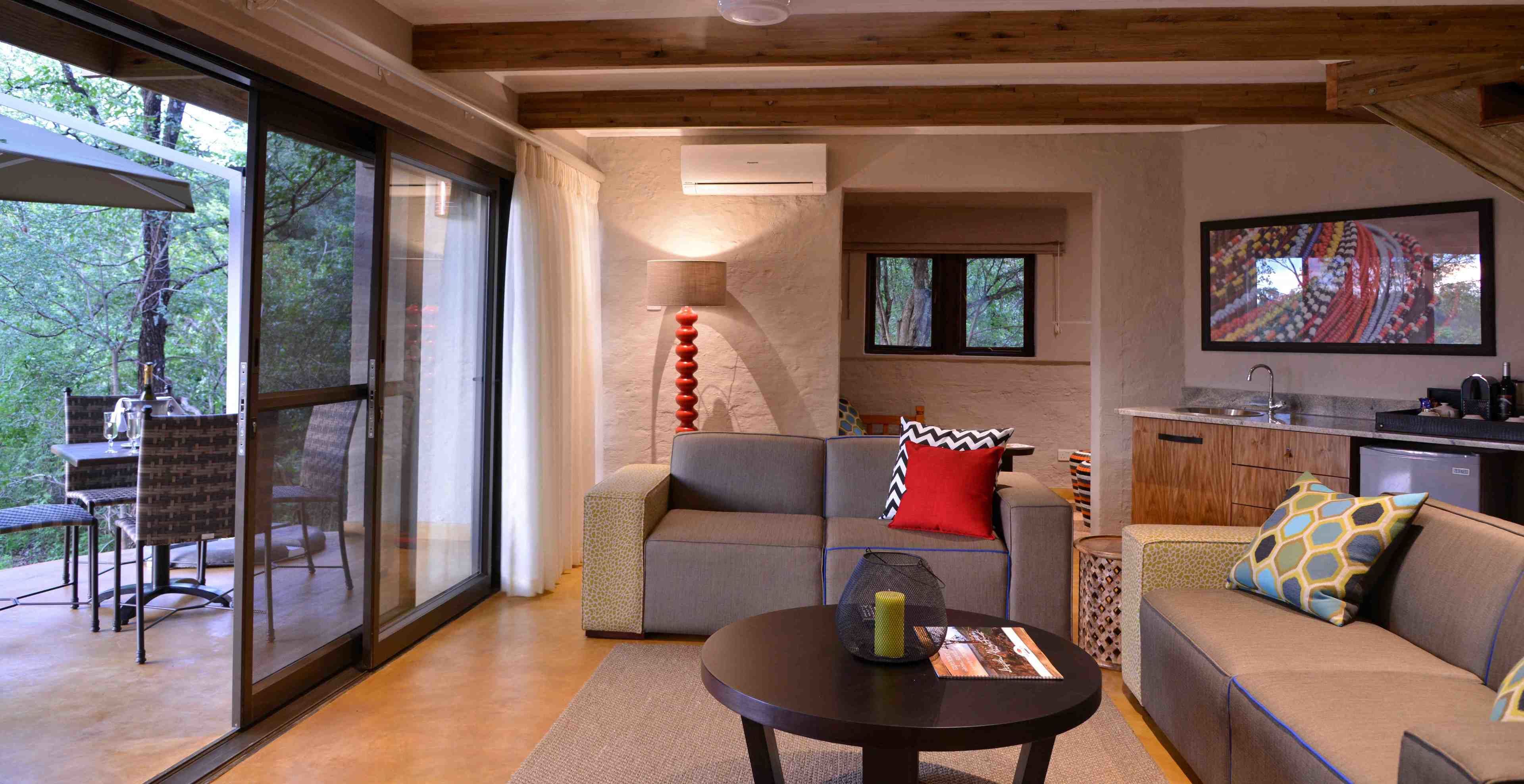 suite, 3 bedrooms | living area