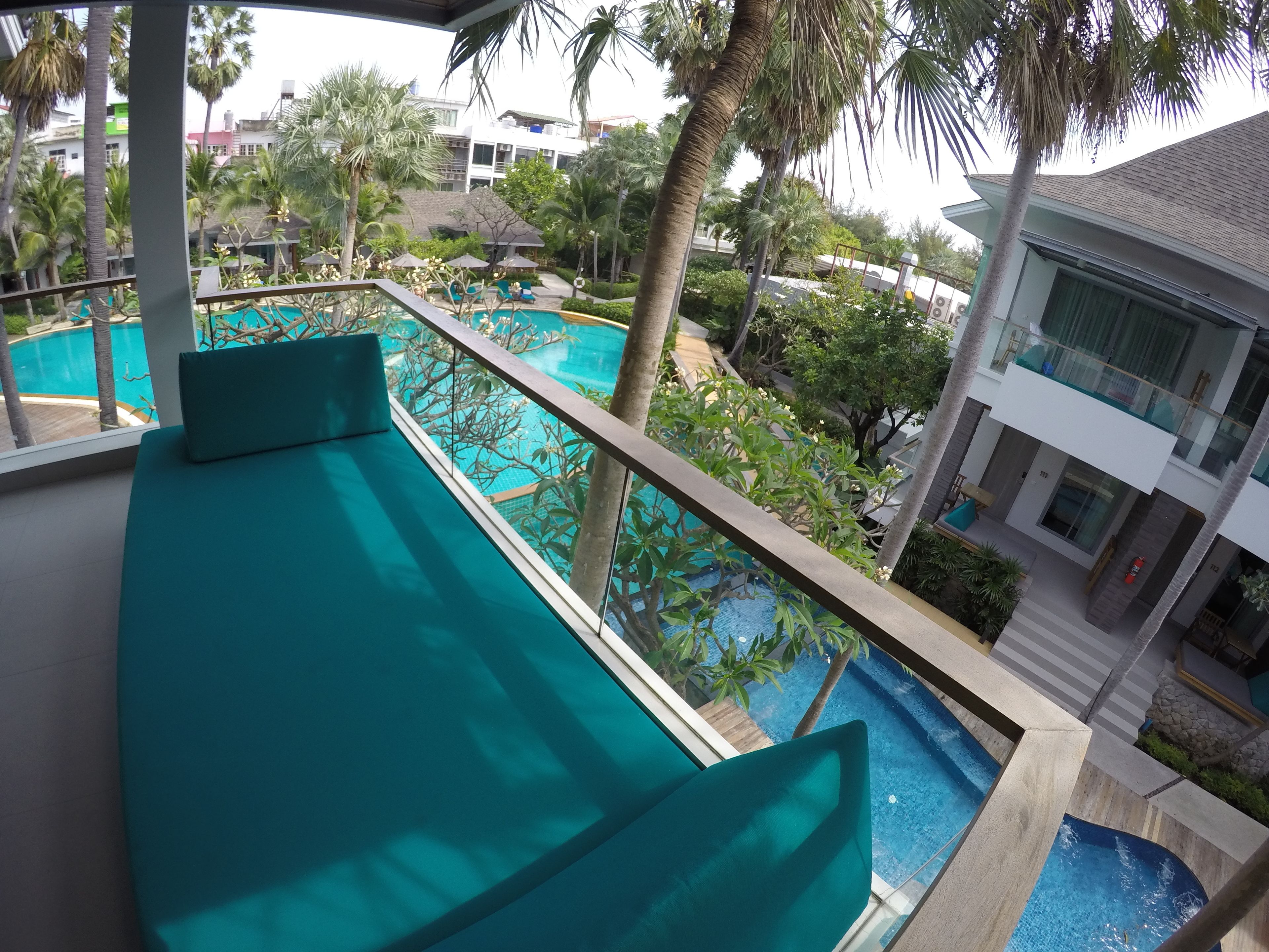 corner room  | balcony