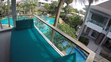 Corner Room | Balcony