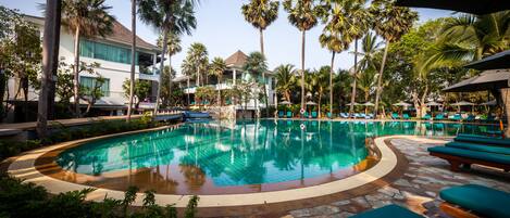 Outdoor pool, sun loungers
