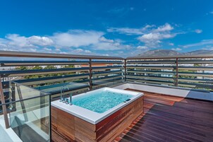 Minibar, caja de seguridad en la habitación y cortinas blackout 