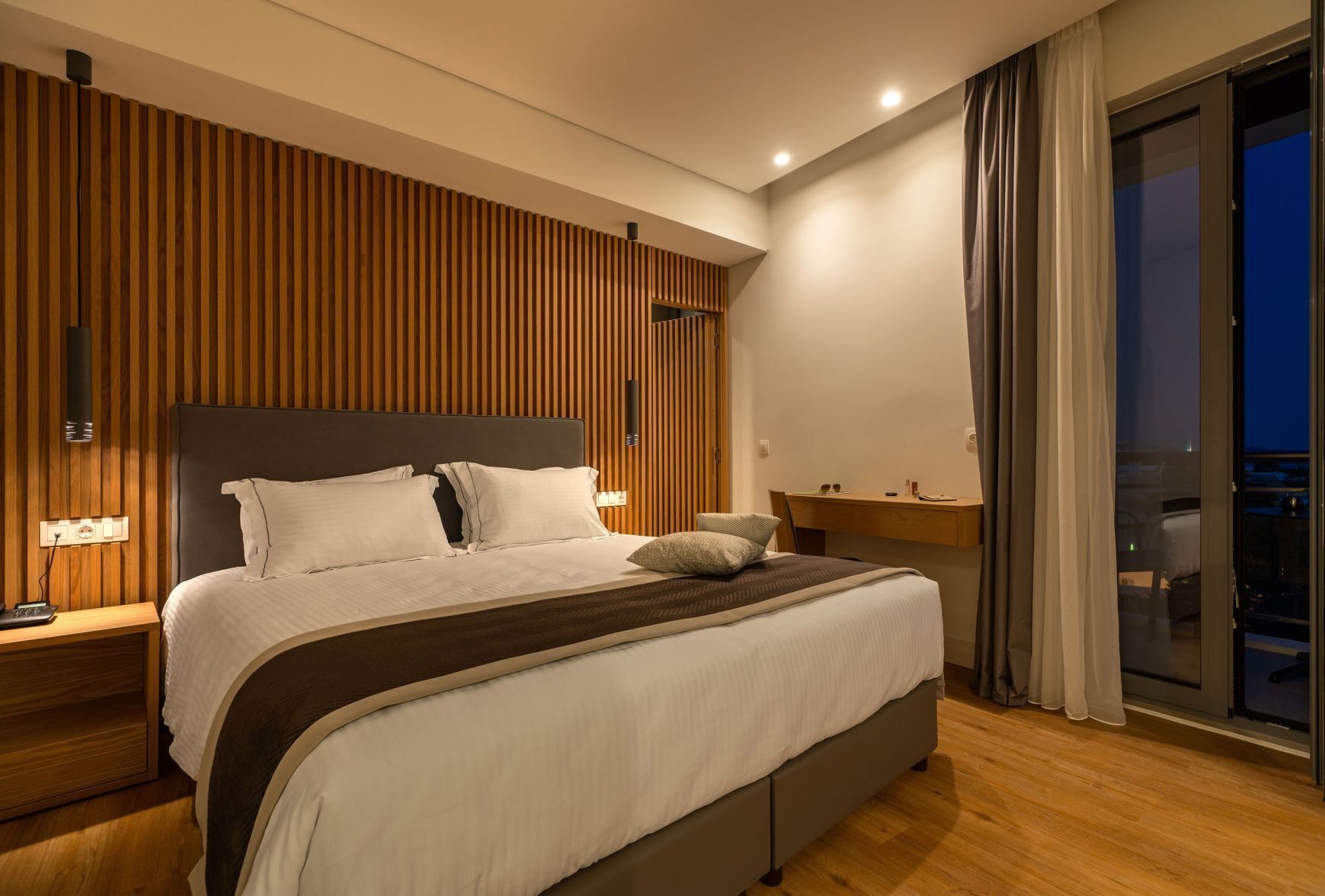 Minibar, Zimmersafe, Verdunkelungsvorhänge, schallisolierte Zimmer