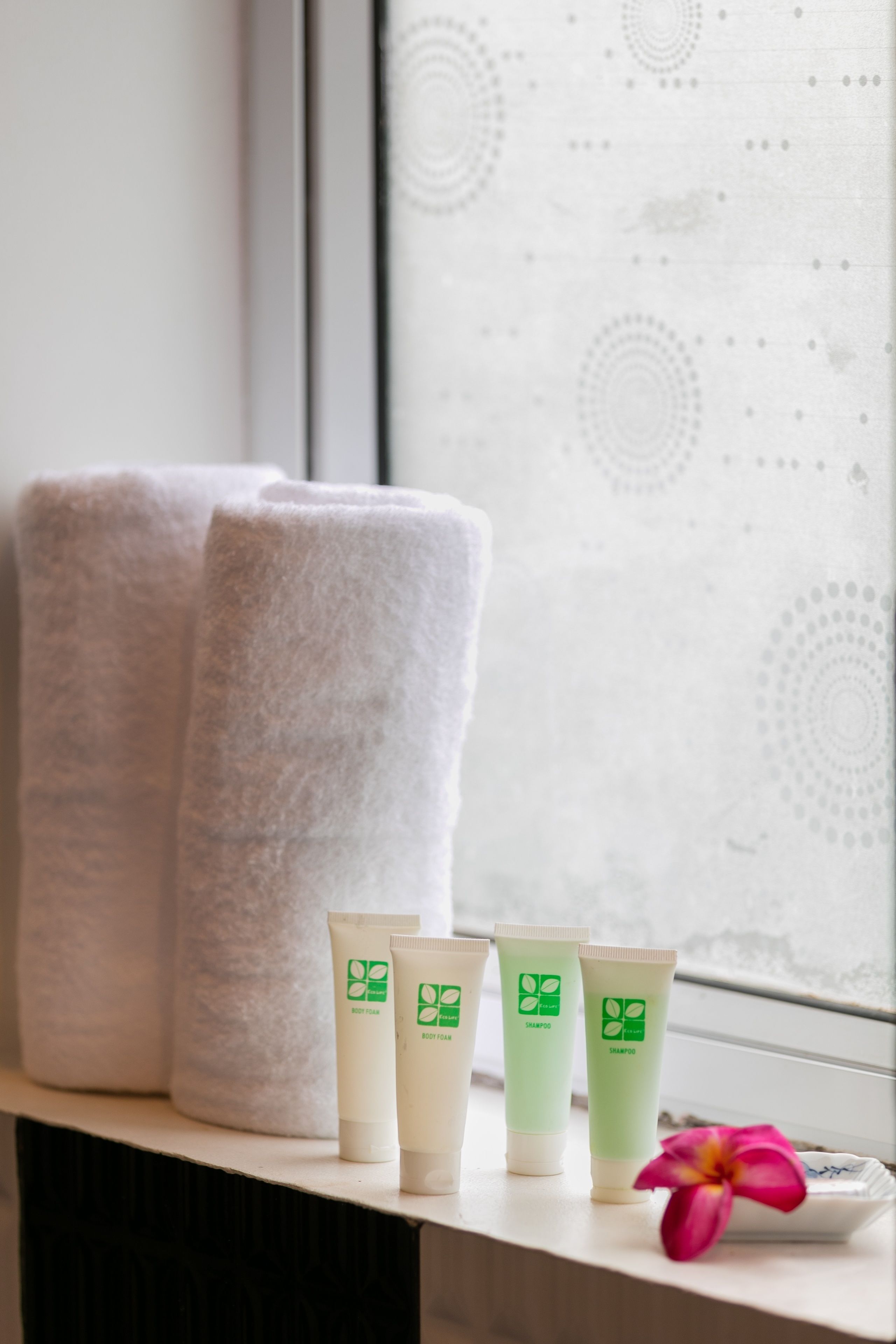 separate bathtub and shower, deep-soaking bathtub, rainfall showerhead