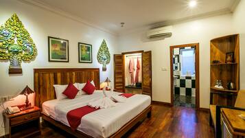 10 bedrooms, premium bedding, pillow-top beds, minibar