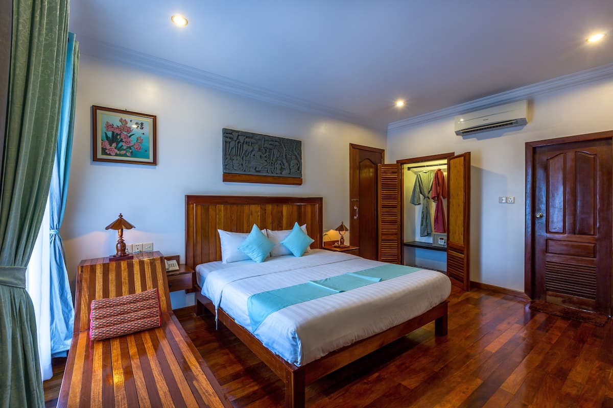 10 bedrooms, premium bedding, pillow-top beds, minibar