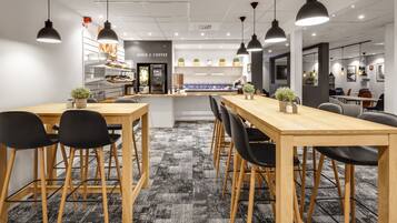 Bao gồm bữa sáng buffet hàng ngày