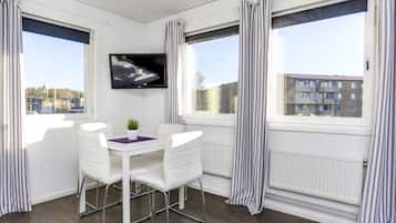 Habitación familiar | Ropa de cama hipoalergénica, cortinas blackout y insonorización