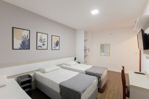 Minibar, desk, blackout curtains, free WiFi - Hotel Cardim Plaza (São Paulo)