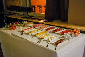 Frukostbuffé varje dag mot avgift