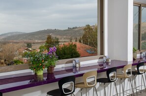 Petit déjeuner buffet (40 ILS par personne)