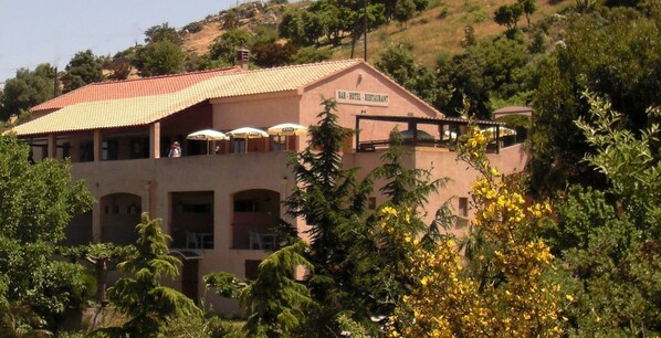 Unclassified image, 1 of 70, button - Le Relais de Saleccia (Santo-Pietro-di-Tenda)