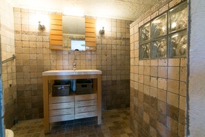 Bathroom sink - Le Relais de Saleccia (Santo-Pietro-di-Tenda)