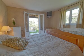 Free cribs/infant beds, bed sheets