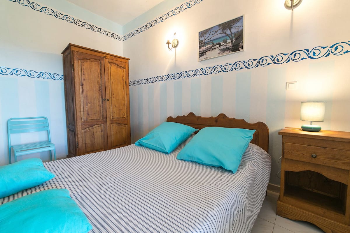 1 bedroom, free cots/infant beds, bed sheets